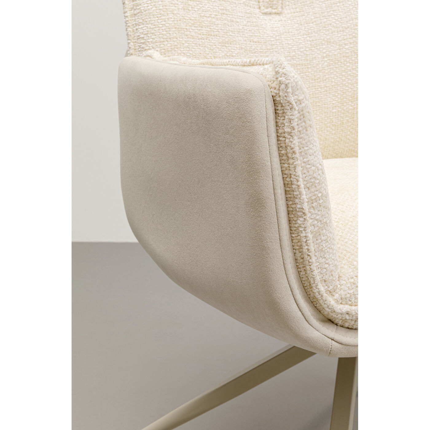 Кресло вращающееся Hilla White от KARE Design