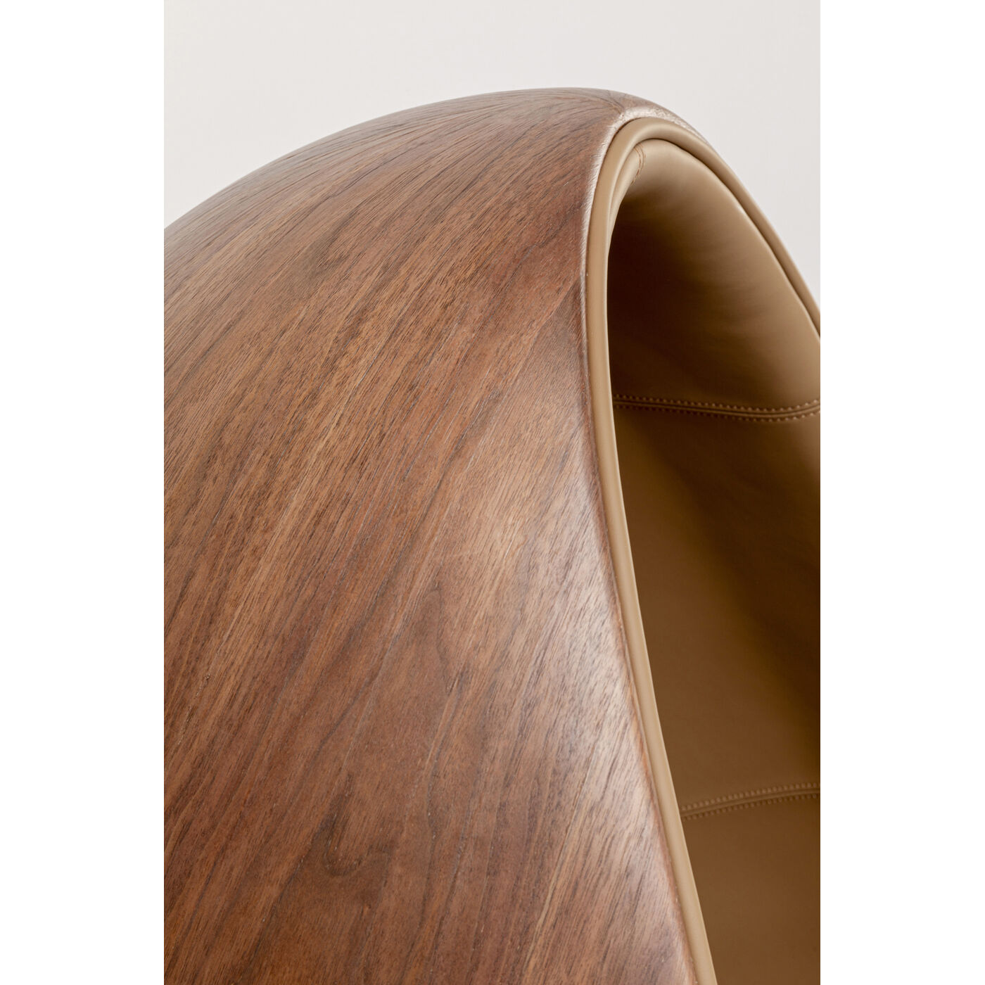 Кресло вращающееся Eye Ball Walnut от KARE Design