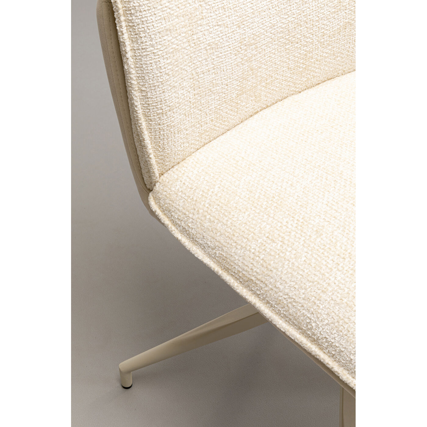 Кресло вращающееся Hilla White от KARE Design