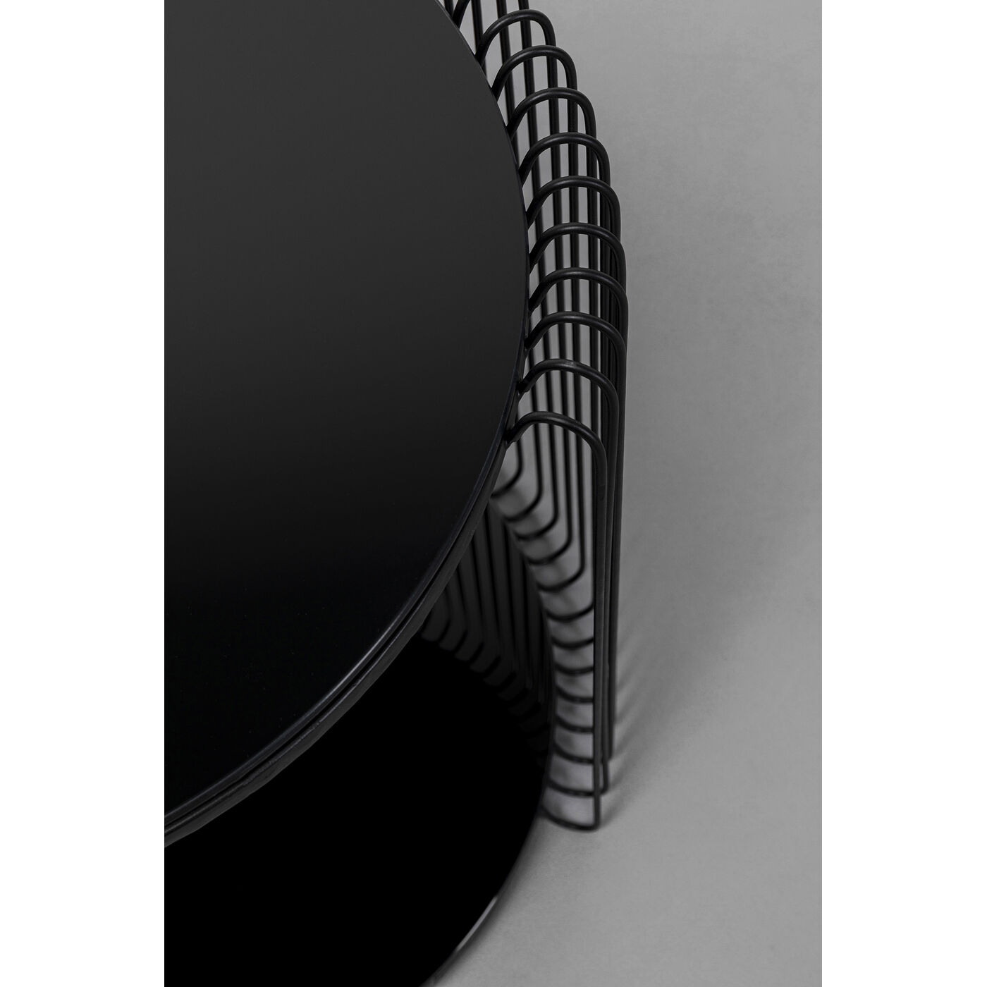 Стол приставной Wire Cut Out Black Ø45 см (2 шт) от KARE Design