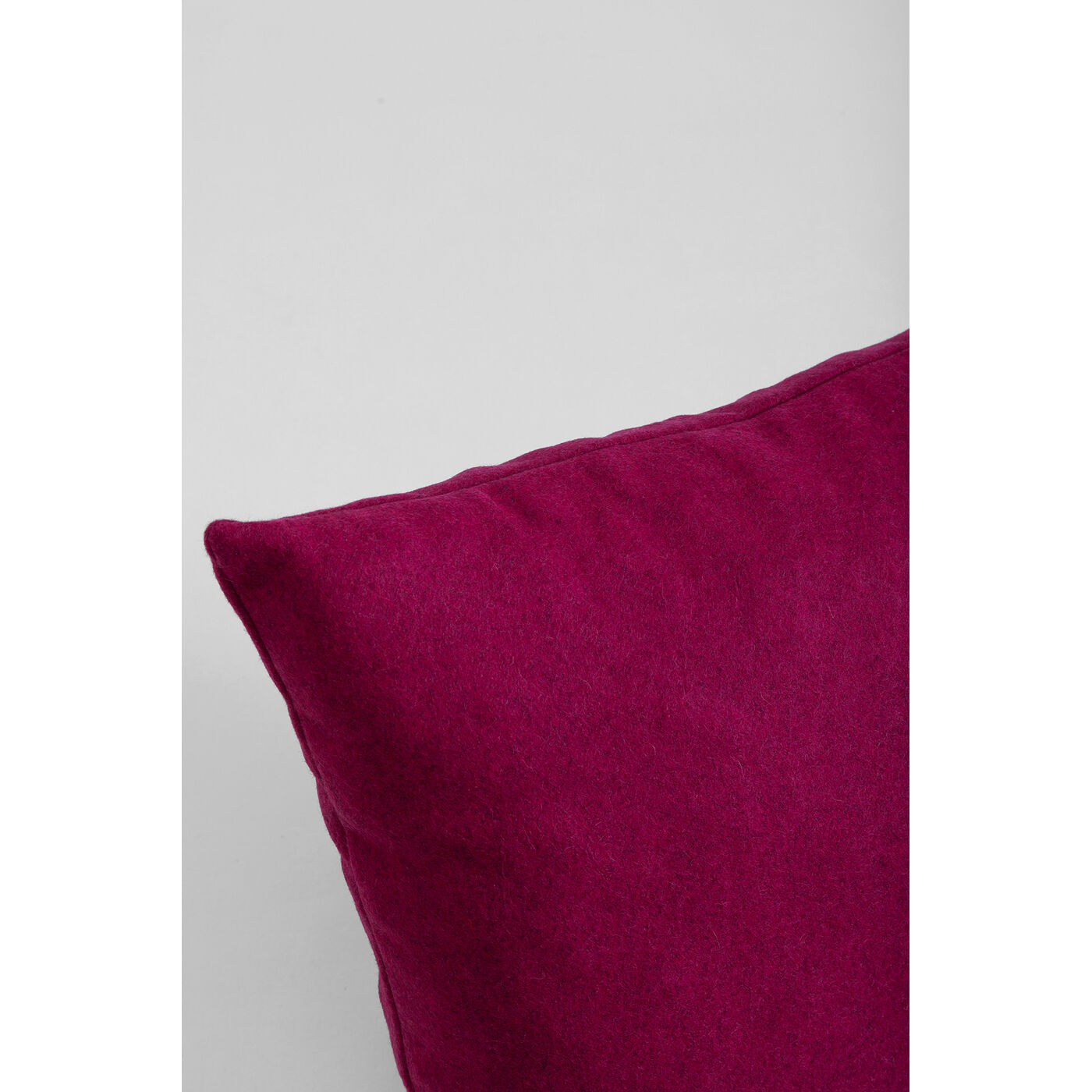 Подушка Velvetex Pink 40x40cm Limited от KARE Design