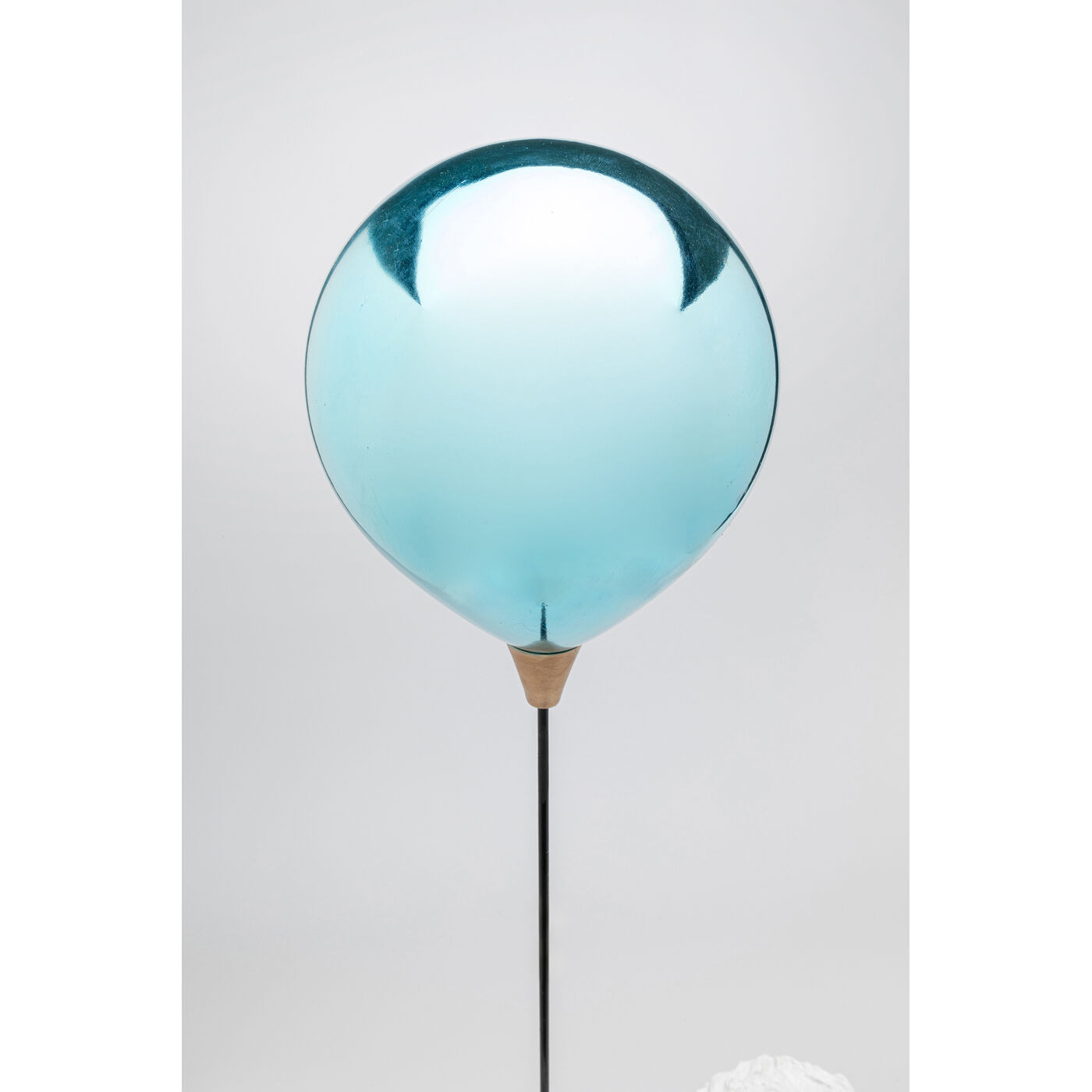 Фигура декоративная Balloon Boy «Мальчик с воздушными шарами» 96 см от KARE Design