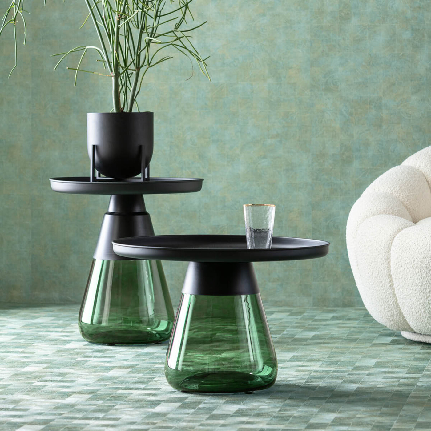 Стол приставной Bottiglia Green Ø50 см от KARE Design