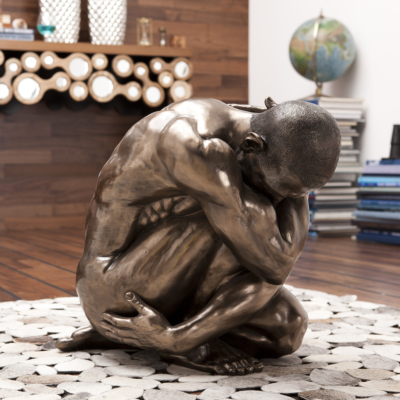 Фигура декоративная Nude Man Hug «Обнажённый мужчина обнимает» 54 см, Бронзовый от KARE Design