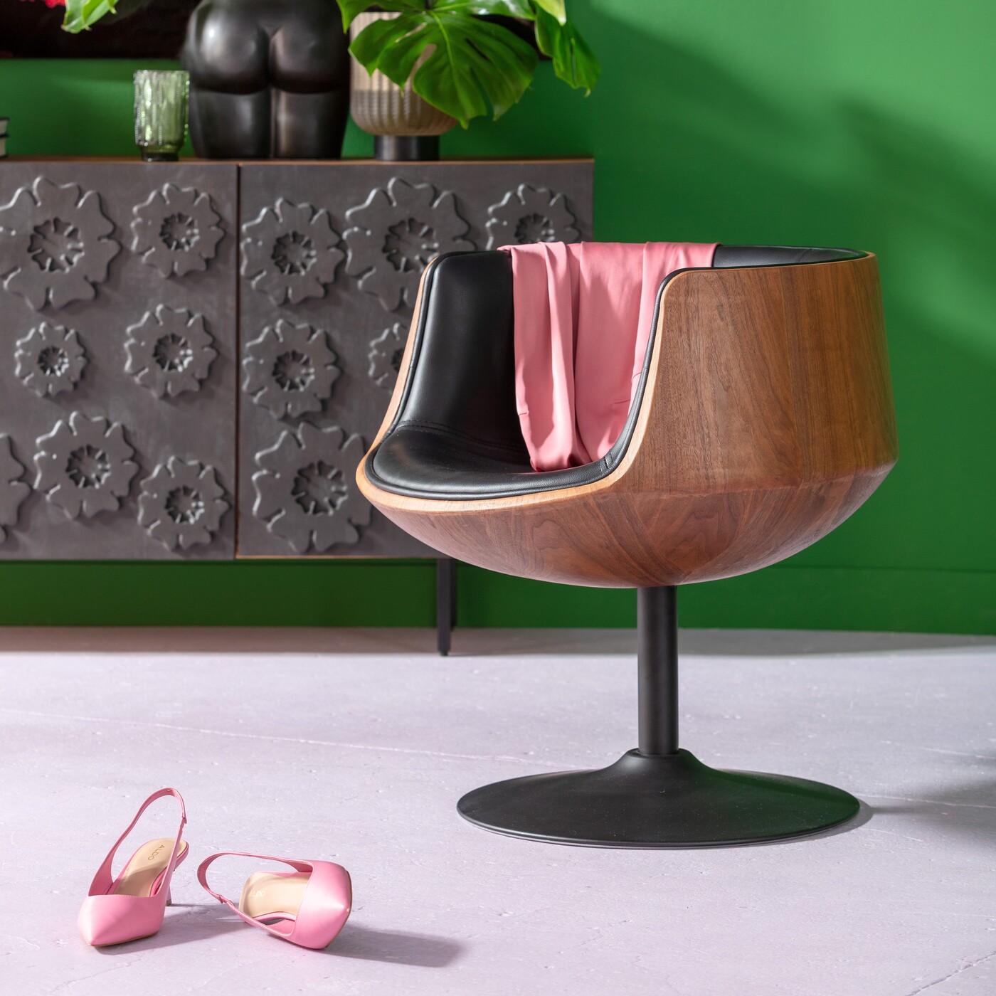 Кресло вращающееся Club Walnut от KARE Design