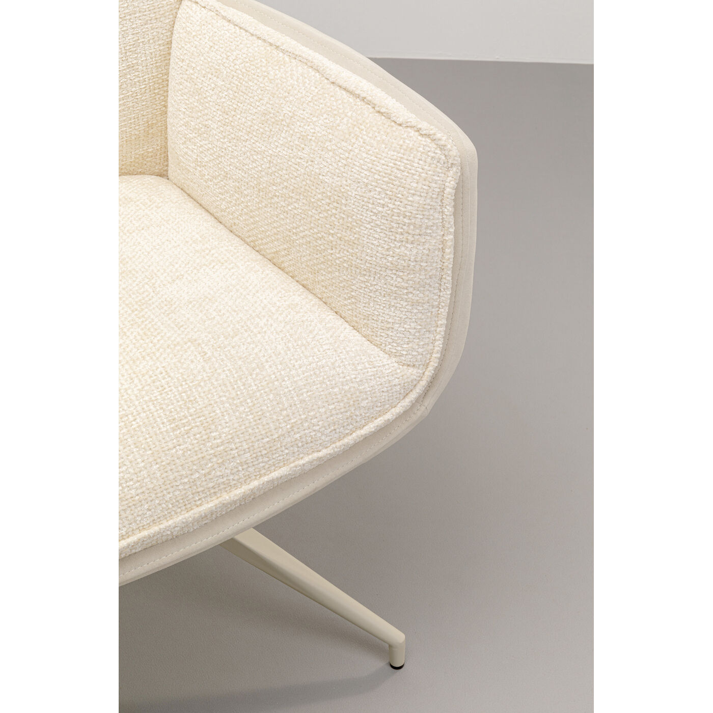 Кресло вращающееся Hilla White от KARE Design