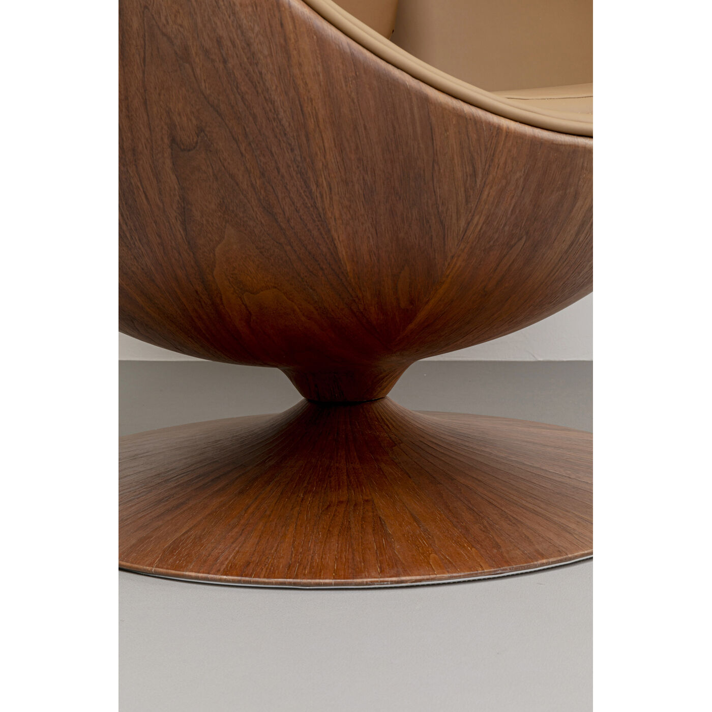 Кресло вращающееся Eye Ball Walnut от KARE Design