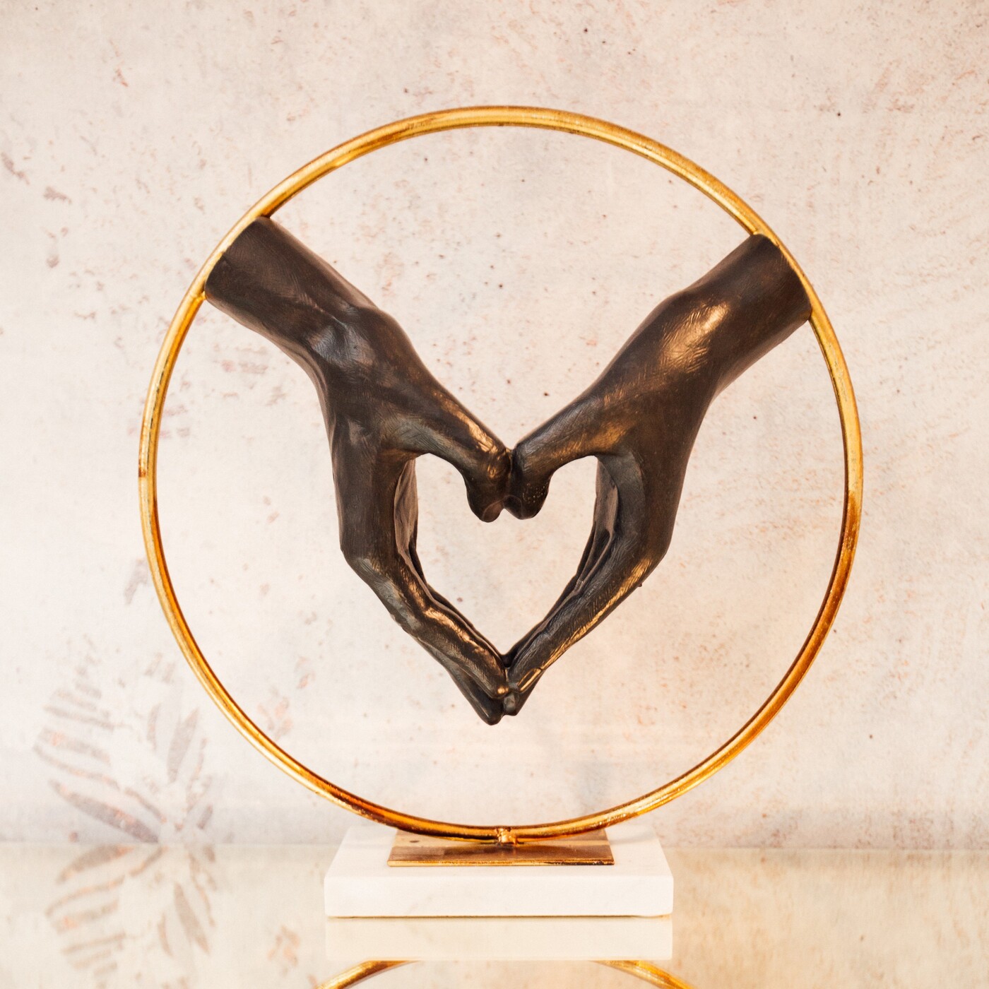 Объект декоративный Elements Heart Hand «Сердце в руках» 62 см от KARE Design