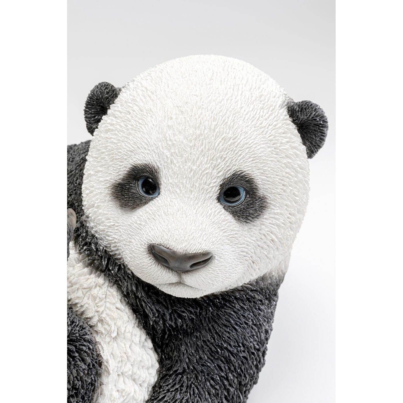 Фигура декоративная Lying Panda Baby «Лежащий малыш-панда» 25 см от KARE Design