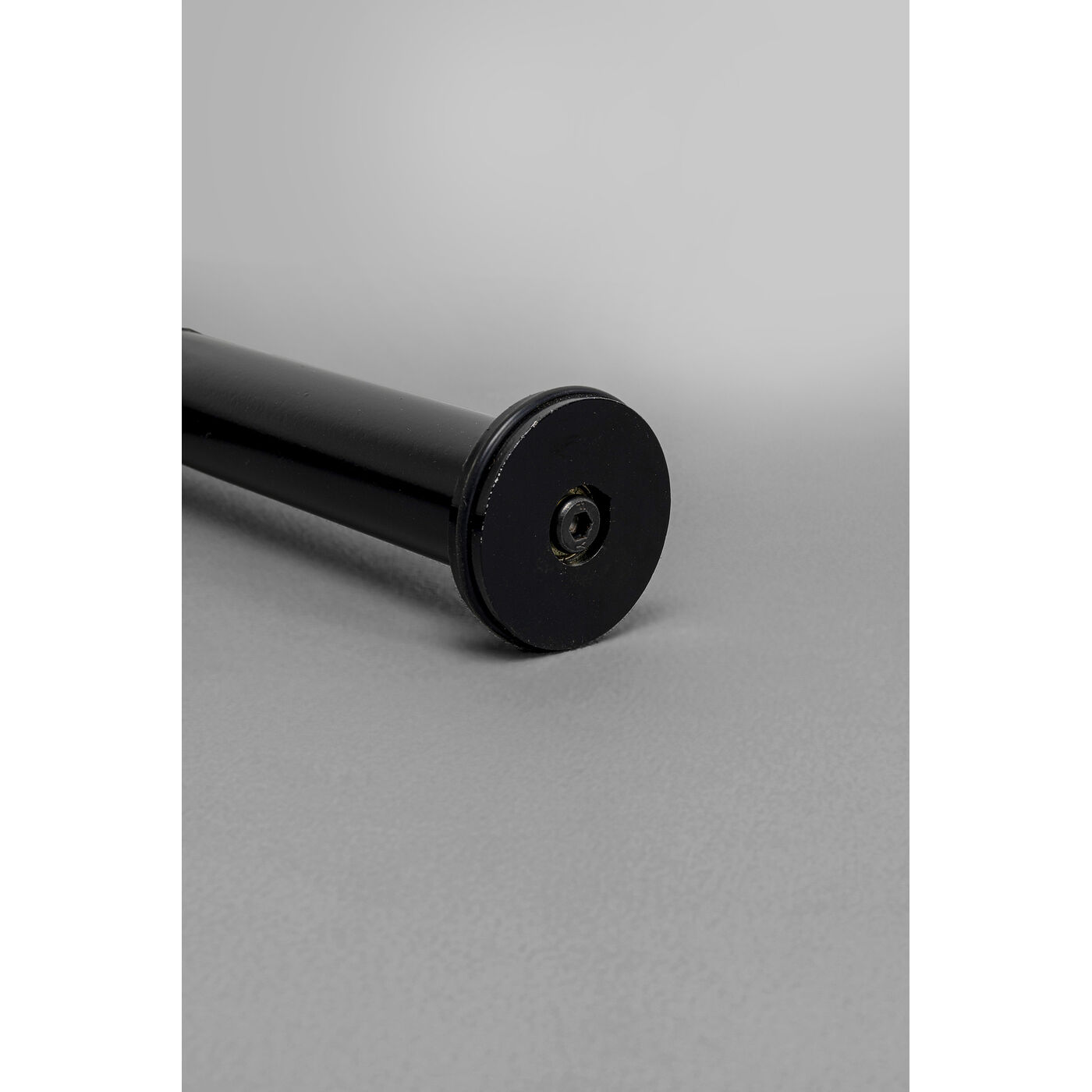 Стол приставной Easy Living Wood Ø46 см от KARE Design