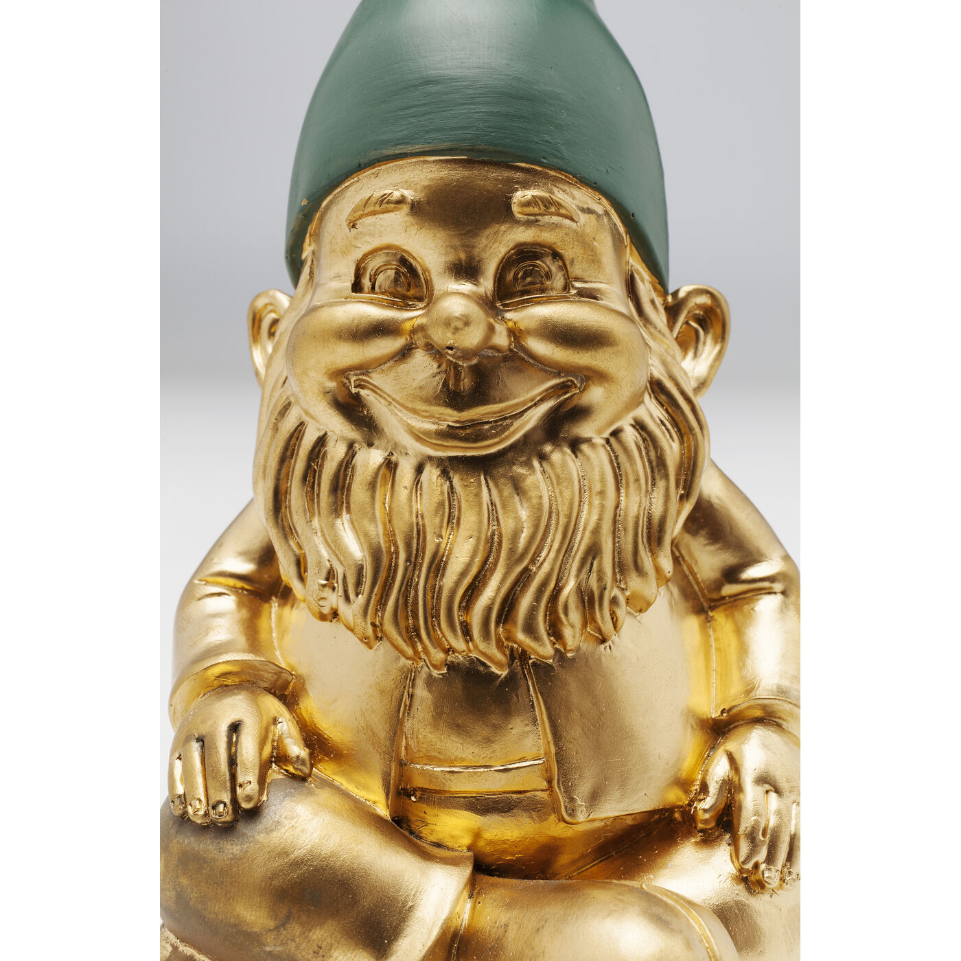 Фигура декоративная Zwerg Sitting Gold Green «Сидячий золото-зелёный гном» 19 см от KARE Design