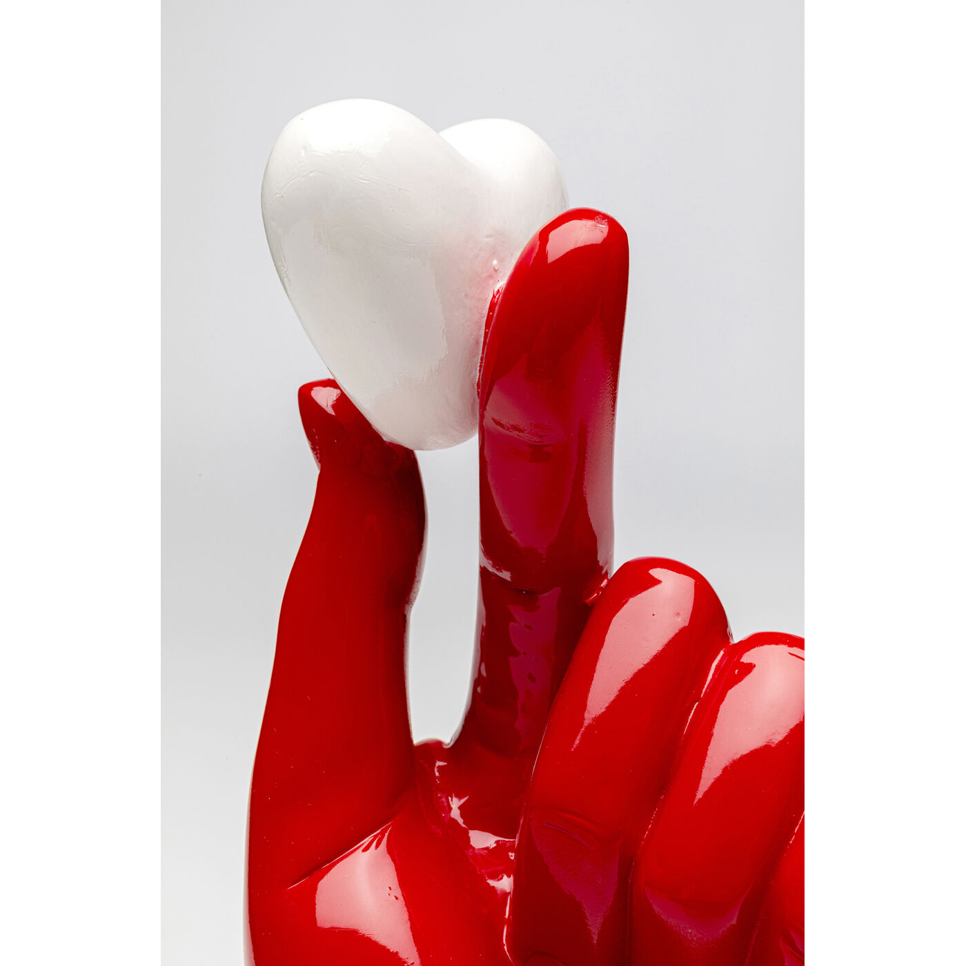 Фигура декоративная Holding Heart «Держащий сердце» 26 см от KARE Design